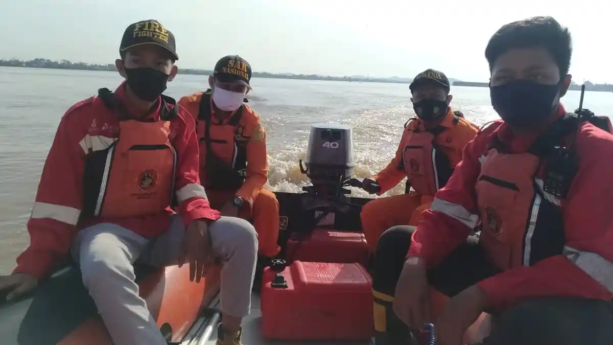 Kapal Kayu Tersedot Arus Ponton di Sungai Mahakam Samarinda, Satu Orang Dalam Pencarian