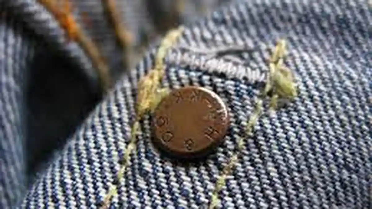 Ternyata Ini Fungsi Kancing Kecil pada Saku Jeans
