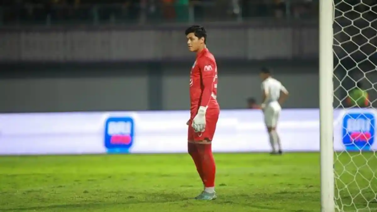 Shin Tae Yong Pantau Kiper PSIS Adi Satryo dalam Laga Kontra Persita