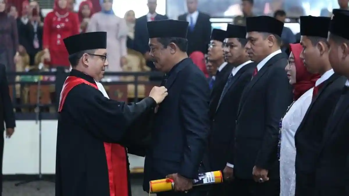 Bupati AGM dan Wakilnya Hadiri Pelantikan 24 Anggota DPRD PPU 2019-2024