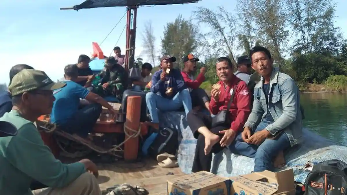 Naik Boat Nelayan, Gelombang Massa Datangi Pulau Sengketa Aceh dan Sumut di Perbatasan Aceh Singkil 
