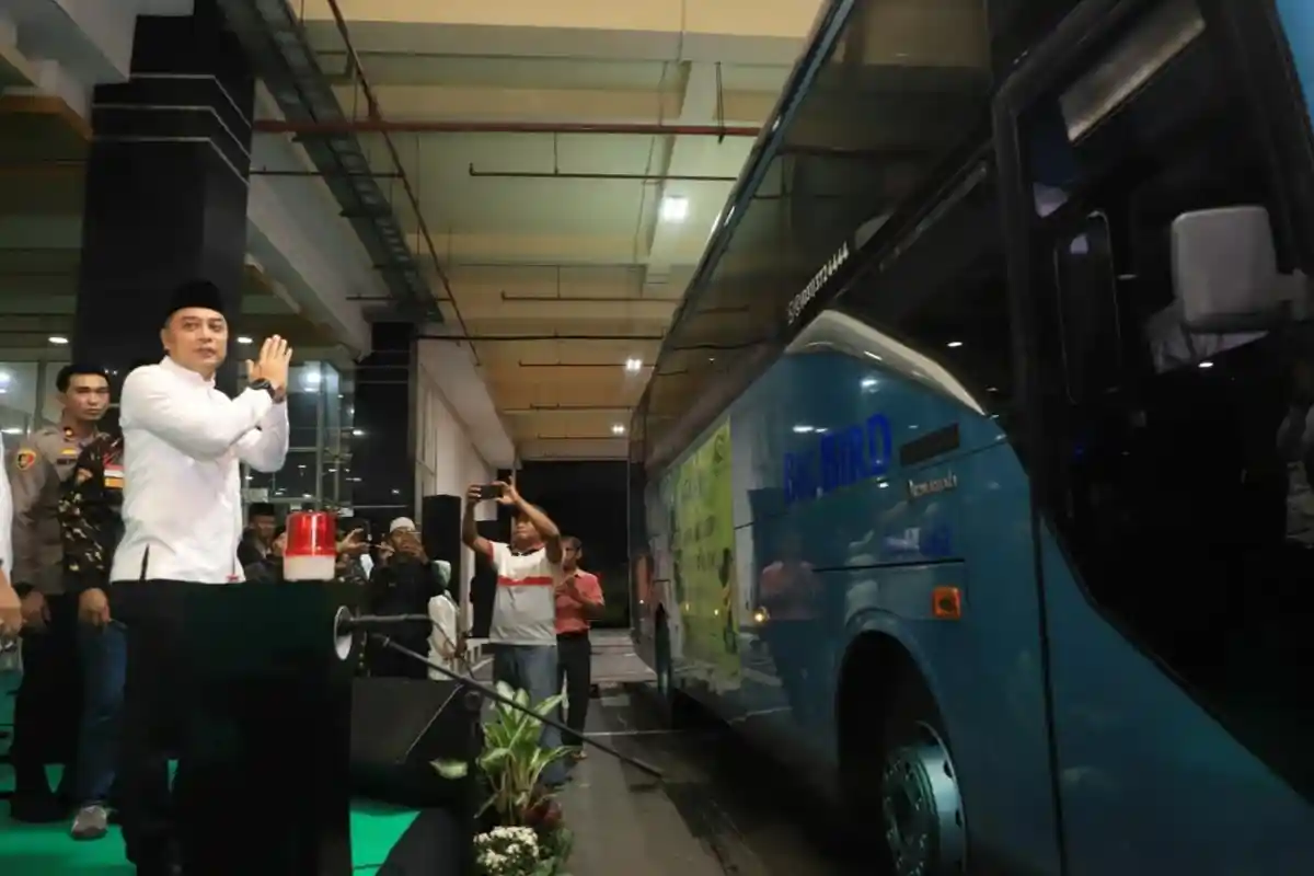 Berangkatkan 68 Bus Jemaah asal Surabaya ke Harlah Satu Abad NU, Eri Cahyadi: Yang Sabar