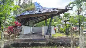 Gazebo-di-Makam-Pahlawan-Nasional-MPN-Dr-GSSJ-Ratulangie-yang-rusak-dan-tak-terurus.jpg