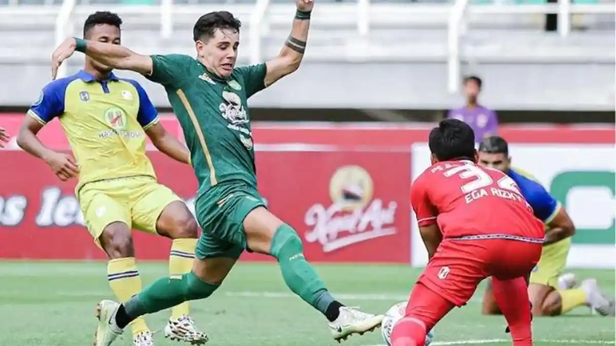 Hasil Babak Pertama Persebaya vs Persib: Comeback, Bruno Bawa Bajul Ijo Pimpin Sementara 2-1