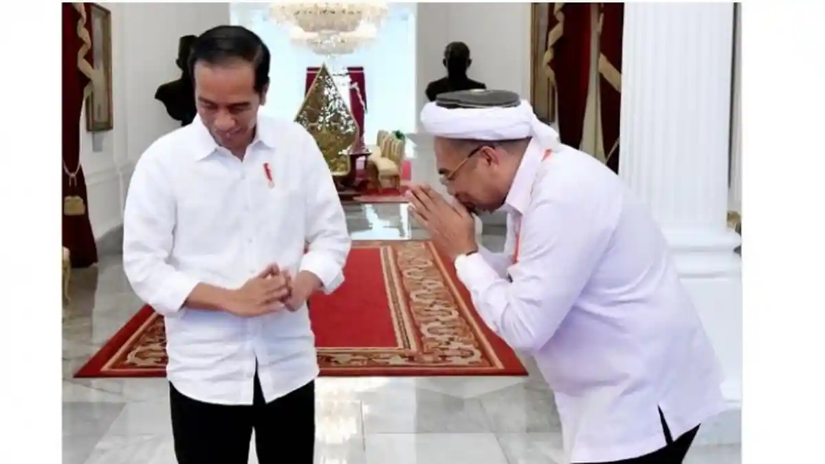 Jadi Jubir Pemerintah, Sambil Geleng Kepala Ali Ngabalin: Baru Pertama Ada Presiden Seperti Itu