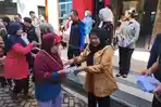 Wali Kota Bandar Lampung Beri Bantuan Korban Banjir Uang Tunai dan Beras  