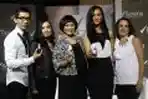Atiqah Hasiholan Hadiri Konferensi Pers Rexona