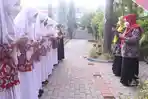 Wakil-Bupati-Gresik-Aminatun-Habibah-berangkatkan-siswa-siswa-Olimpiade-Bahasa-Arab-Tingkat-Jatim.jpg