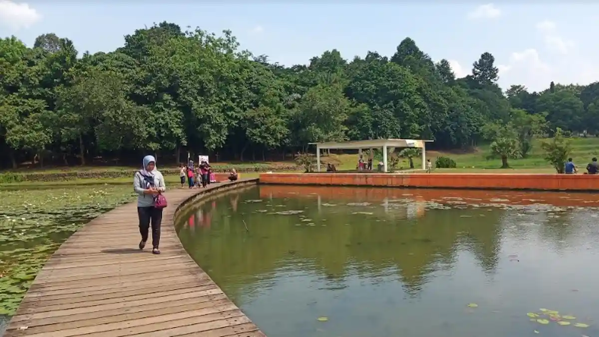 Harga Tiket dan Daya Tarik Tempat Wisata Bogor Kebun Raya Cibinong, Ada Danau Dora yang Terkenal