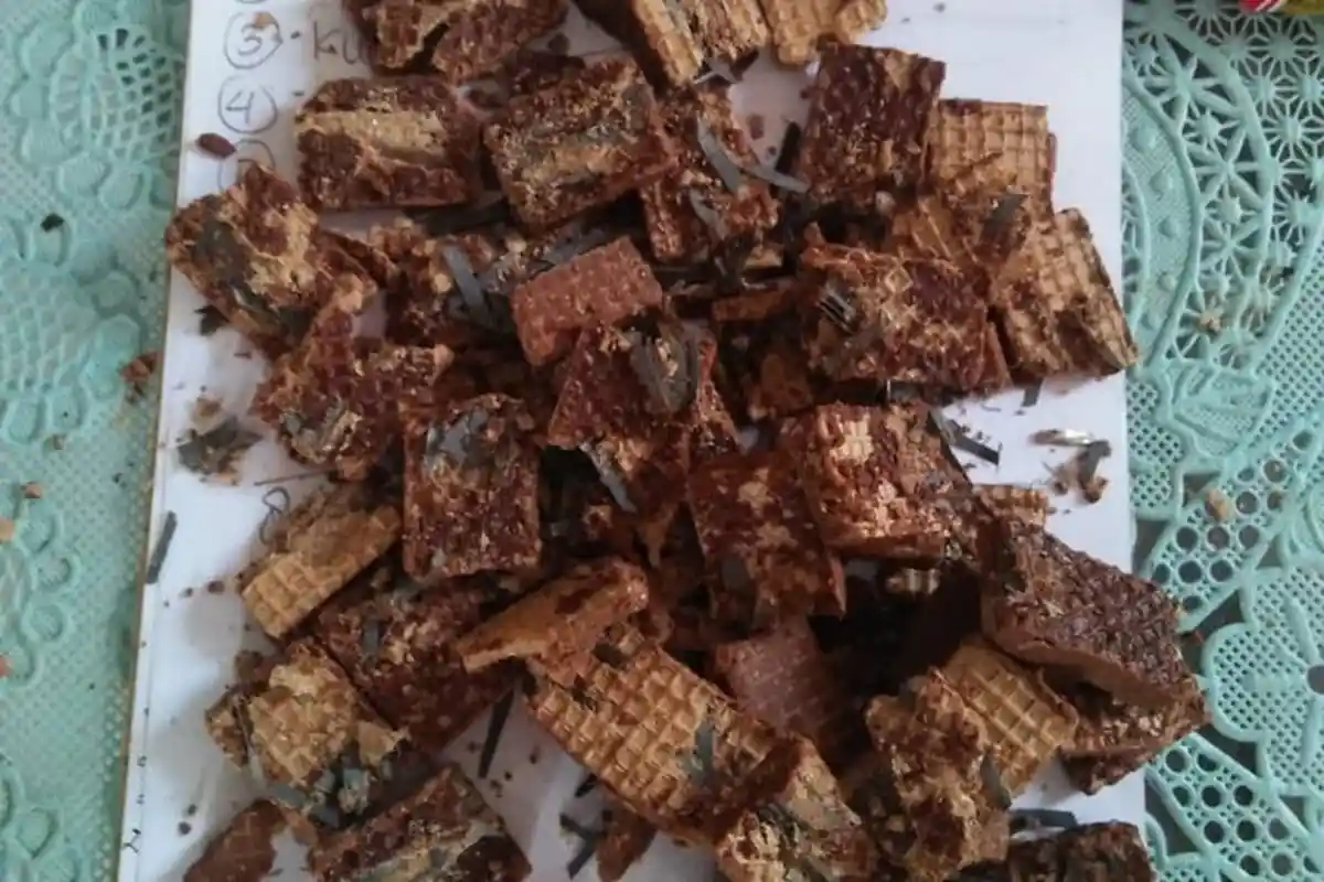 Resahkan Warga Jember, Pria Tak Dikenal Bagikan Wafer Isi Paku, Silet hingga Staples ke Anak-anak