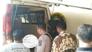 Keluarga-Tolak-Autopsi-Mayat-Pria-Ditemukan-di-Kamar-Mandi-Masjid-Agung-Al-Kautsar-Kendari-Sultra.jpg