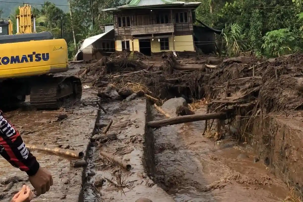 Ketua Partai Gerindra Minut Cynthia Erkles Bantu Kerahkan Ekskavator, Buka Jalan ke Bitung