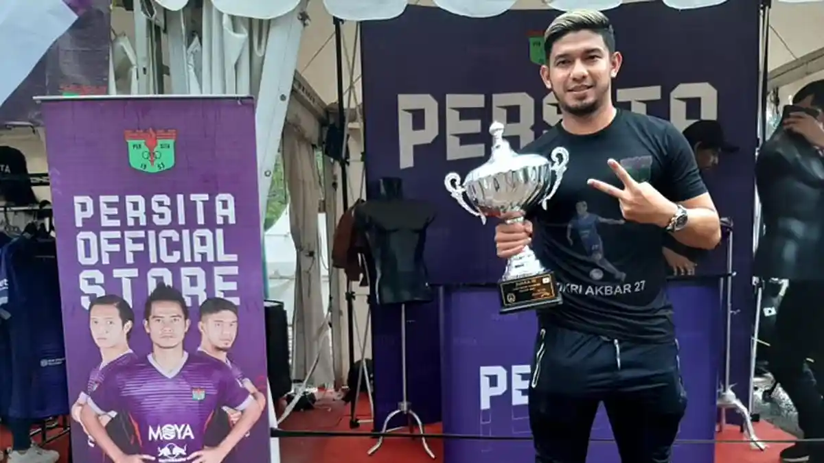 Muhammad Toha Menjadi Teman Curhat Zikri Akbar di Persita Tangerang