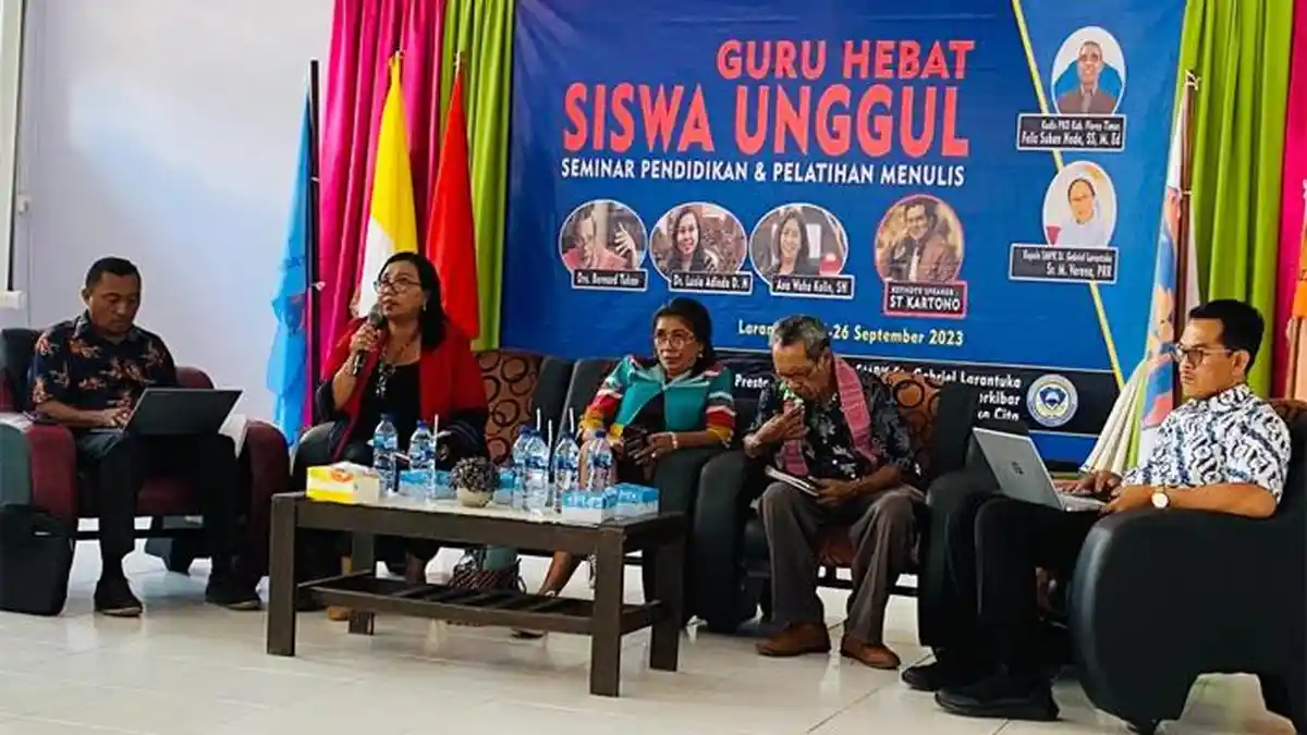 Seminar Nasional di SMPK Sint. Gabriel Larantuka: Guru Harus Dapat Beradaptasi