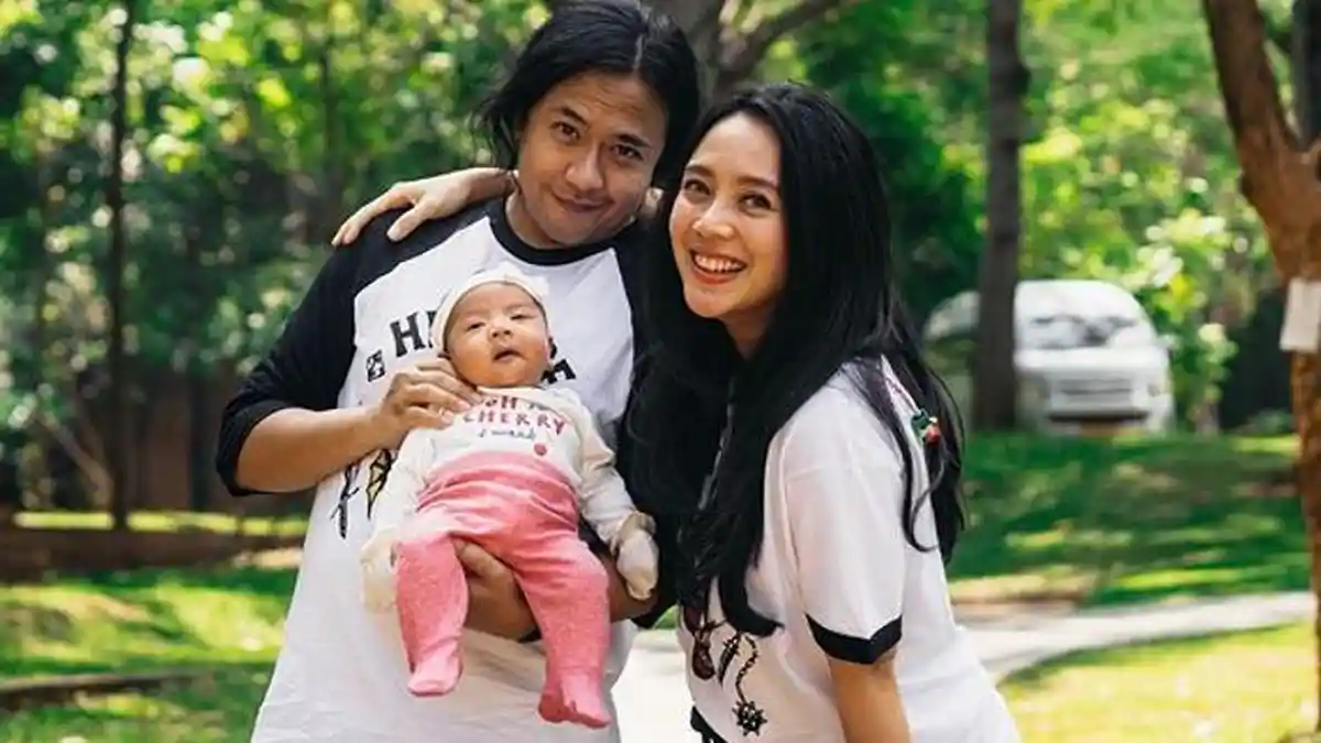 Dea Ananda Bahagia Rayakan 13 Tahun Pernikahan Kini Punya Anak Pertama, Sering Ditanya Tips Langgeng