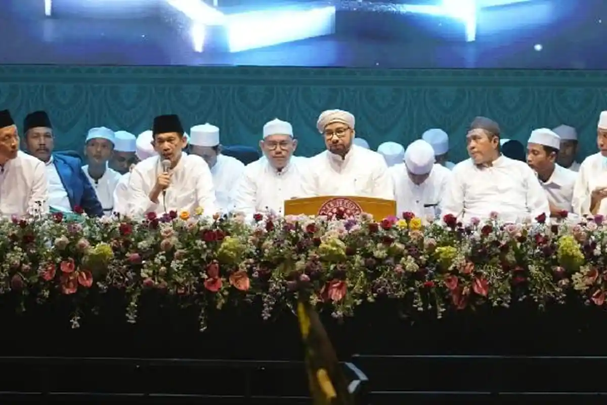 Hari Jadi Kota Blitar ke-118, Ribuan Orang Ikuti Sholawatan dan Pengajian Akbar di Alun-alun