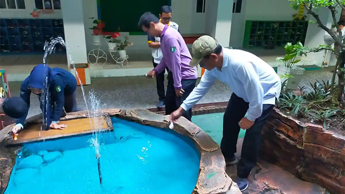 Tanggulangi DBD, Dinkes dan Wako Pontianak Bagikan Abate Pada Warga