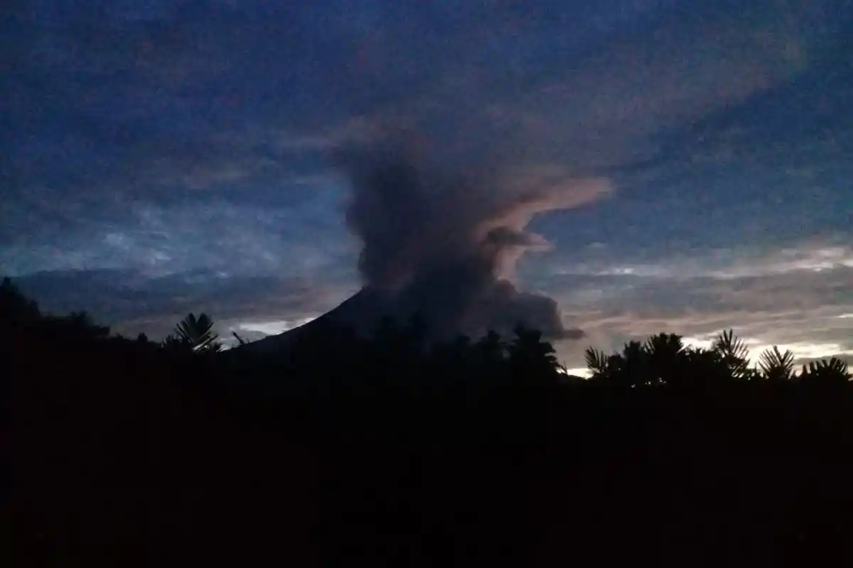7 Guguran Lava dan Awan Panas Gunung Merapi Berpotensi Hujan Abu, Masyarakat Belum Perlu Mengungsi