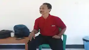 BERI-KETERANGAN-Pemilik-Pangkalan-Minyak-tanah-Guntur-di-Maumere.jpg