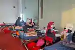 The-Jakmania-melakukan-donor-darah.jpg