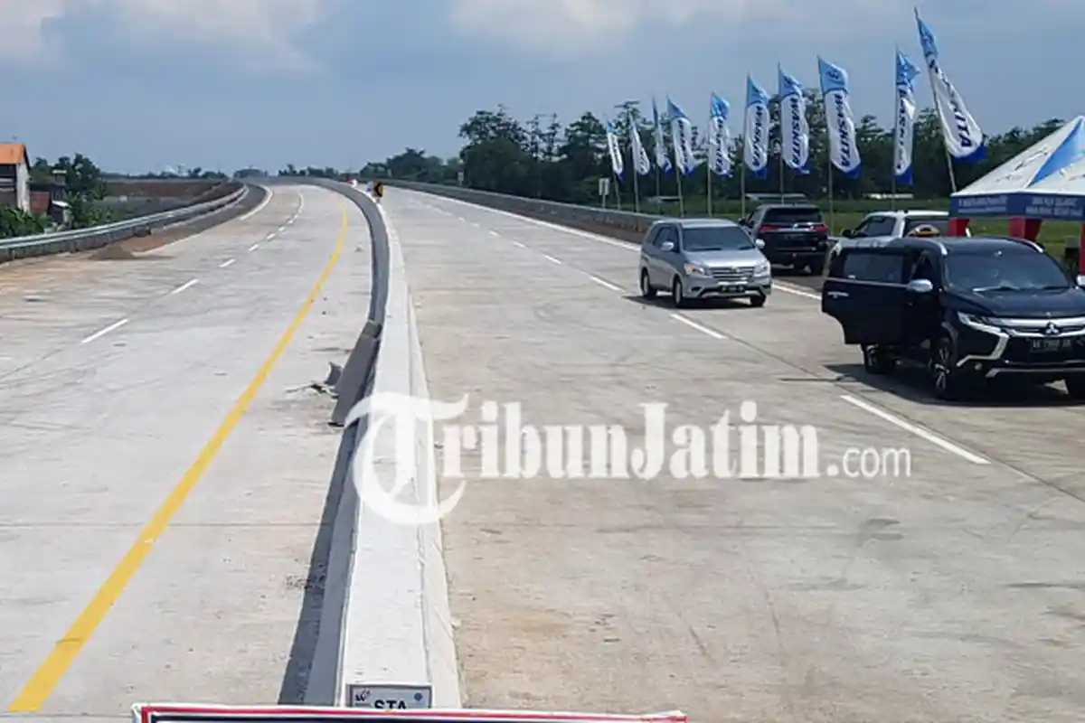 Jalan Arteri dari Exit Tol Probolinggo Menuju Lumajang Rusak Parah, Dinas PU Desak Ini