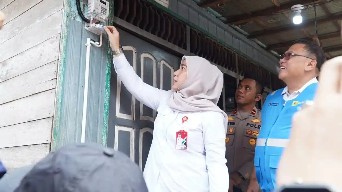 PLN Sambungkan Listrik Gratis untuk 2.533 Rumah Tangga Prasejahtera Lewat Program Light Up The Dream