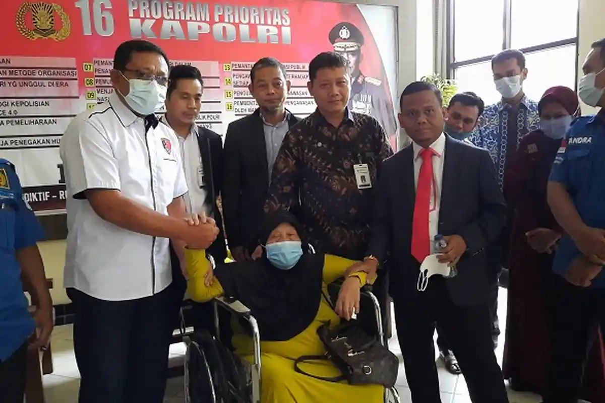 Rodiah, Lansia Yang Dipolisikan 5 Anak Kandungnya, Datangi Polisi Minta Kasus Dihentikan