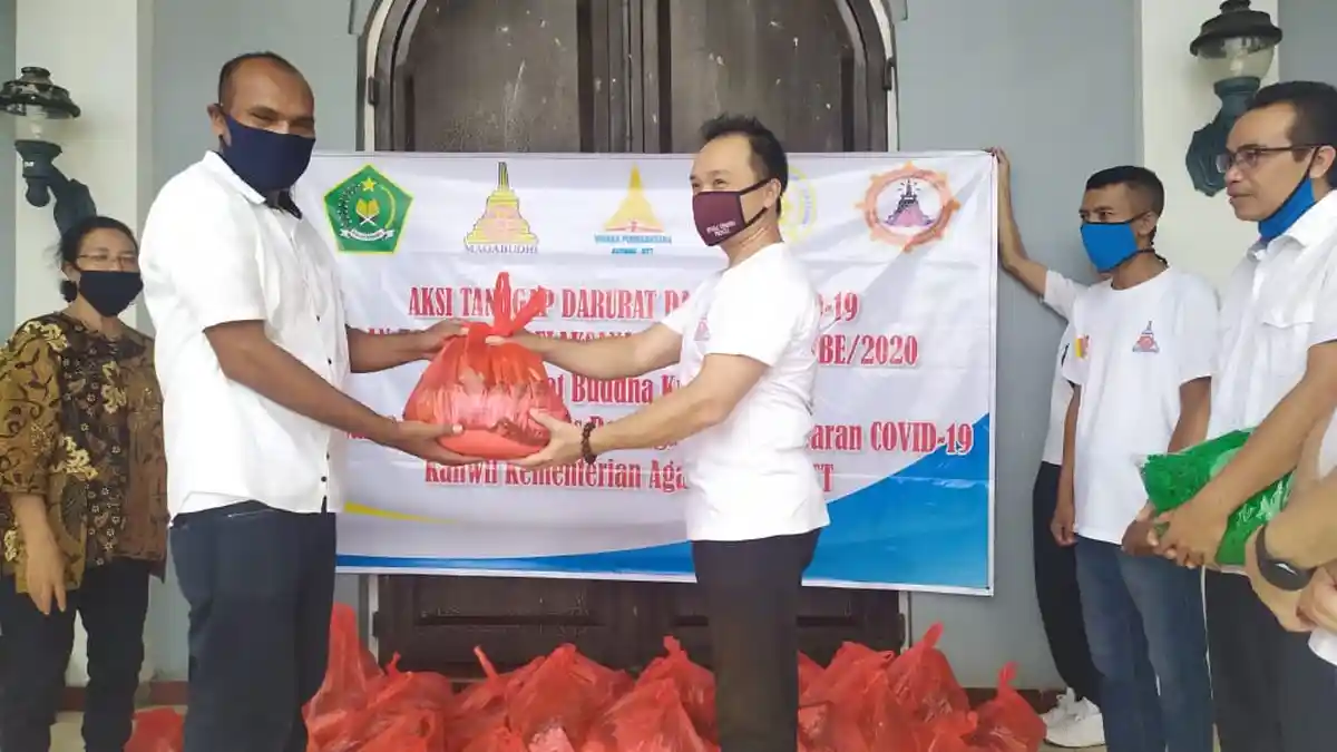 Semangat Berbagi Kasih Umat Buddha NTT di Tengah Pandemi Corona Sambut dan Rayakan Waisak