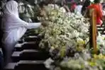 Keluarga Korban Berduka