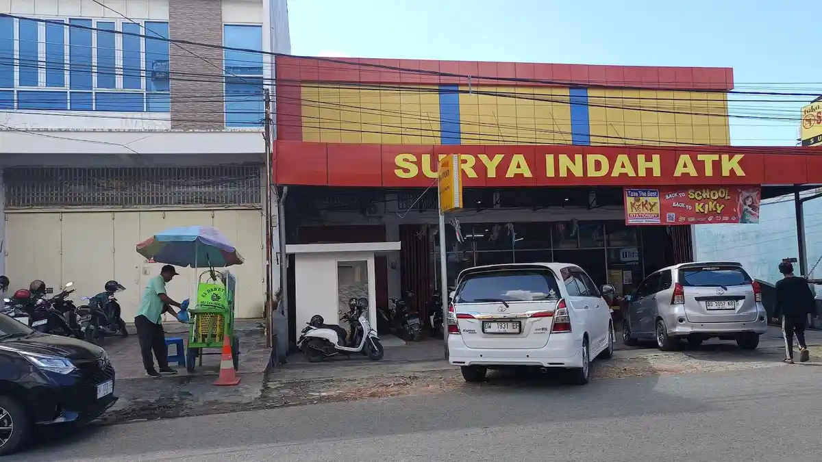 Toko Perlengkapan Sekolah di Bone Ketiban Untung Jelang Tahun Ajaran Baru - Tribun-timur.com