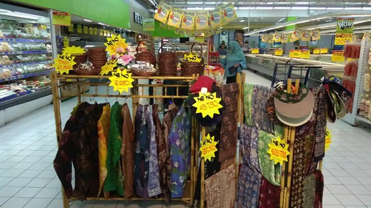 Pernak-pernik Khas Jambi Ada di Hypermart, 'Asli Buatan SAD'