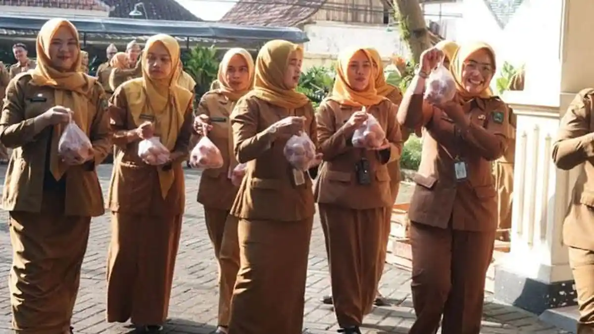 Bantu Peternak Ayam Petelur Hadapi Harga Anjlok, Pemkab Magetan Gencarkan Gerakan ASN Beli Telur