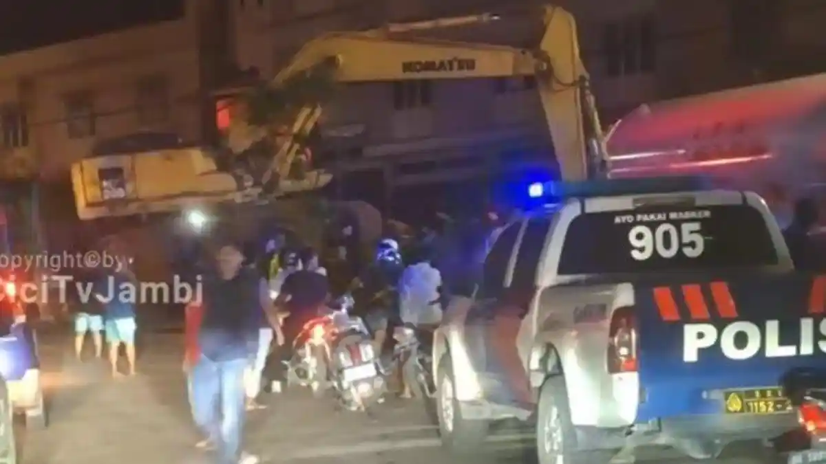 Kecelakaan Maut Tadi Malam, 2 Wanita Tewas Tertabrak Truk Pengangkut Alat Berat