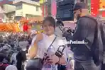 Antusias Warga Saksikan Ritual Buka Mata Naga di Pontianak