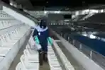 Penyemprotan Disinfektan di Stadion Akuatik GBK