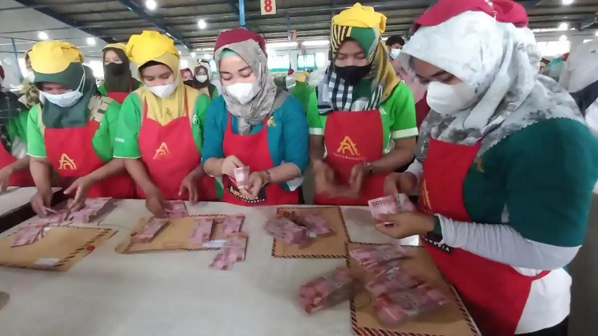 Buruh di Jateng Minta Upah Minimum Kabupaten (UMK) 2023 Naik 13 Persen