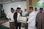 Tarawih Keliling di Bumijawa Tegal, Bupati Ischak Perkuat Silaturahmi Tegaskan Komitmen Pembangunan