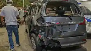 surabaya/TERTABRAK-KA-Kondisi-Mobil-Suzuki-Ertiga-bernopol-L-1748-HY-yang-ringsek.jpg