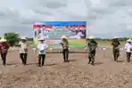 Penanaman-Padi-Perdana-di-Banyuasin.jpg