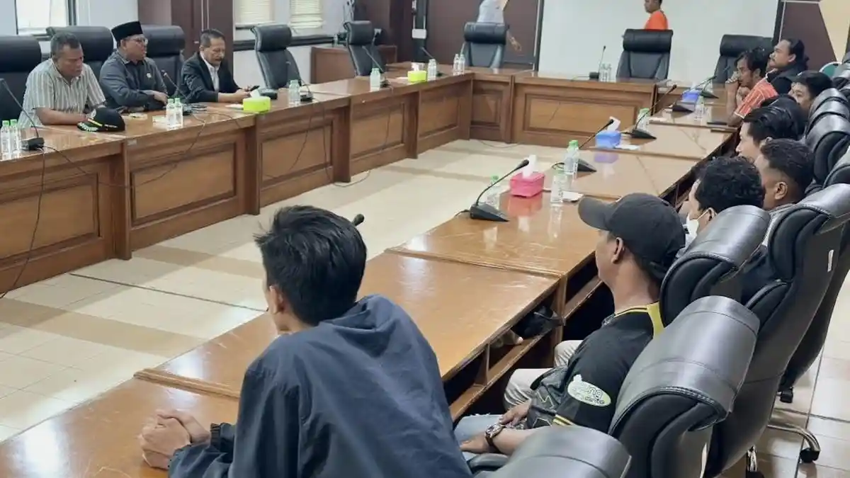 Sakera Mania Datangi DPRD, Desak Kejelasan Masa Depan Persekabpas, Stagnan di Liga 3