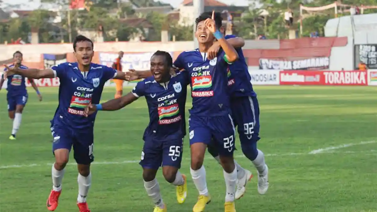 Jadwal Liga 1 2018 Pekan ke 24 - Persela vs PSIS Semarang, Disusul Persib Bandung vs MU