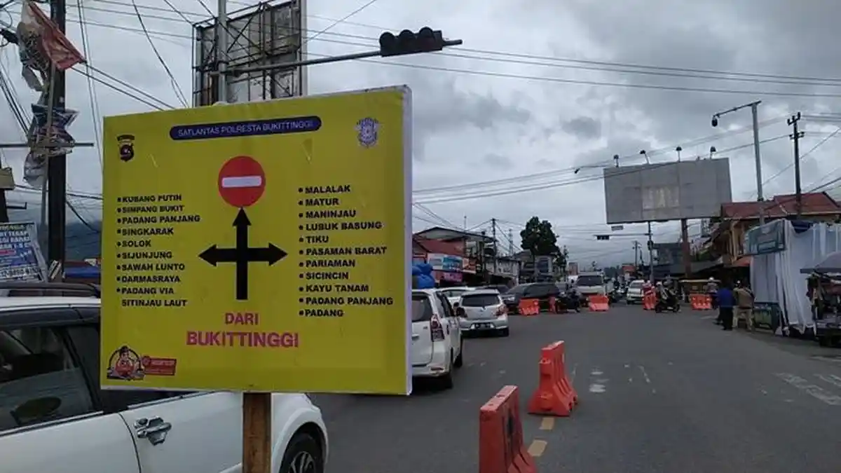 Hari Pertama Pelaksanaan One Way System di Padang Luar Agam Sumbar, Arus Lalu Lintas Ramai Lancar