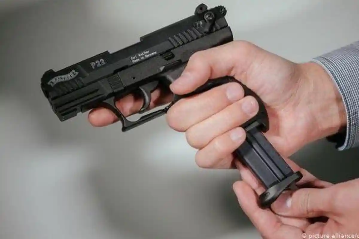 Ini Syarat dan Biaya Warga Sipil yang Boleh Memiliki Senjata Api