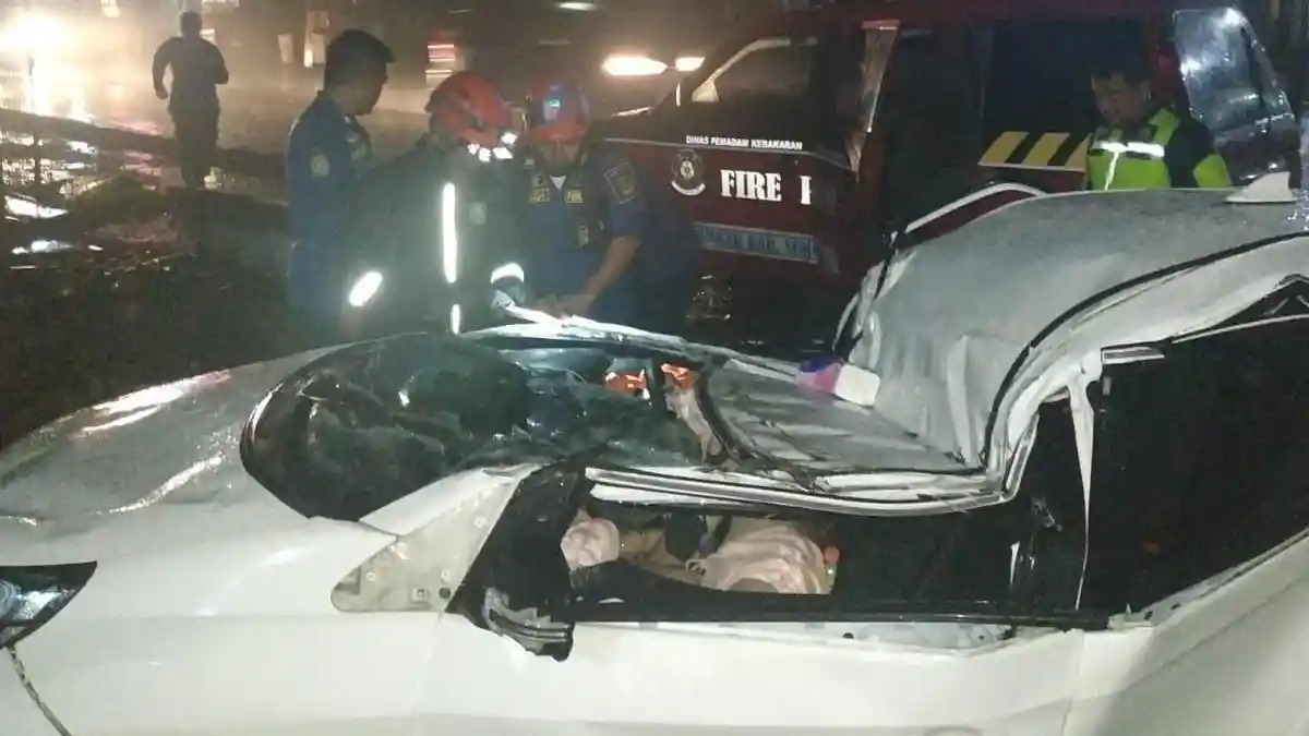 Detik-detik Kecelakaan Maut Mobil Tabrak Tembok di Sukabumi, Dua Orang Tewas Terjepit