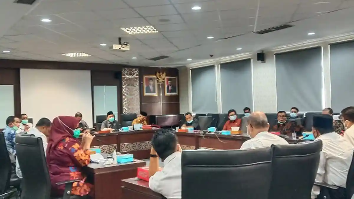 DPRD Bertemu Disdik Sumbar Bahas Polemik di SMKN 2 Padang, Maigus: Pakaian Adopsi Kearifan Lokal