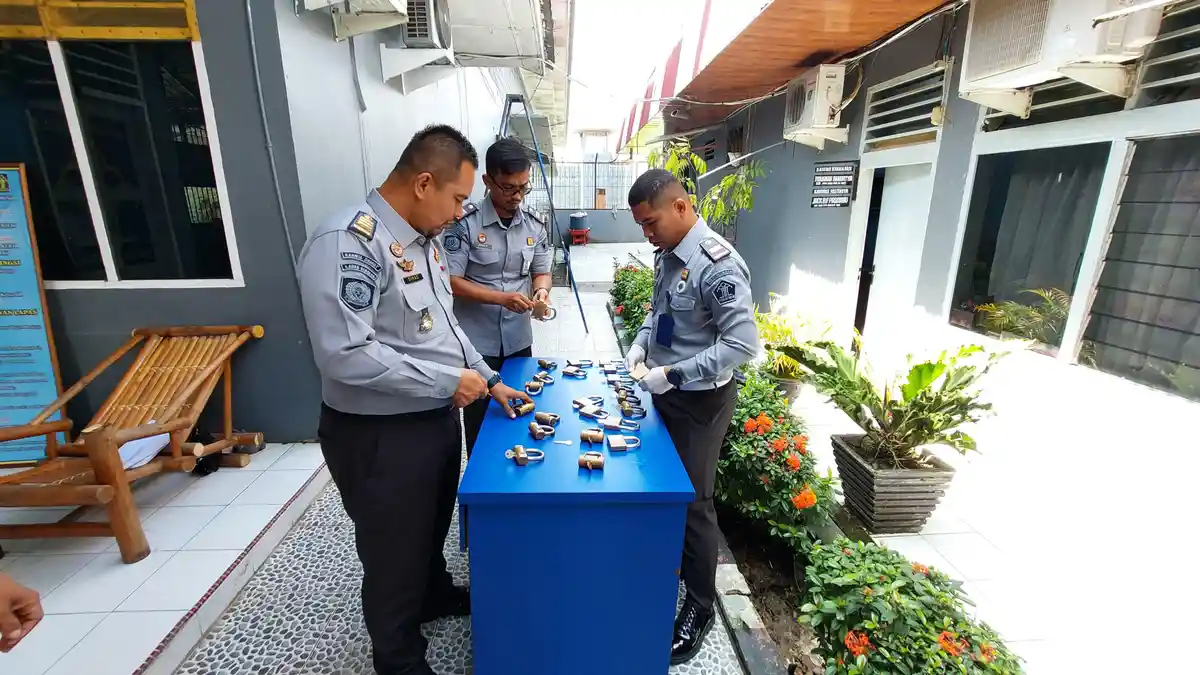 Antisipasi Tahanan Kabur, KPLP Lapas Rantauprapat Rawat Gembok Hingga Lakukan Rotasi Kunci Kamar