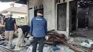 olah-TKP-di-lokasi-kebakaran-di-Tuminting.jpg