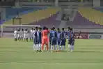 para-pemain-psis-semarang-berkumpul-sesaat-jelang-laga.jpg