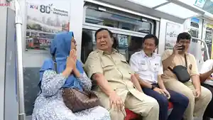 rabowo-Subianto-berbaur-dengan-warga-saat-naik-K.jpg