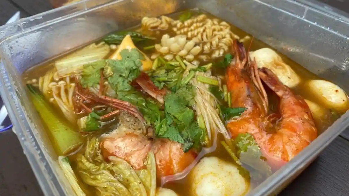 Ratcha Tomyam Tawarkan Kuah Autentik Thailand dengan Gaya Prasmanan ...